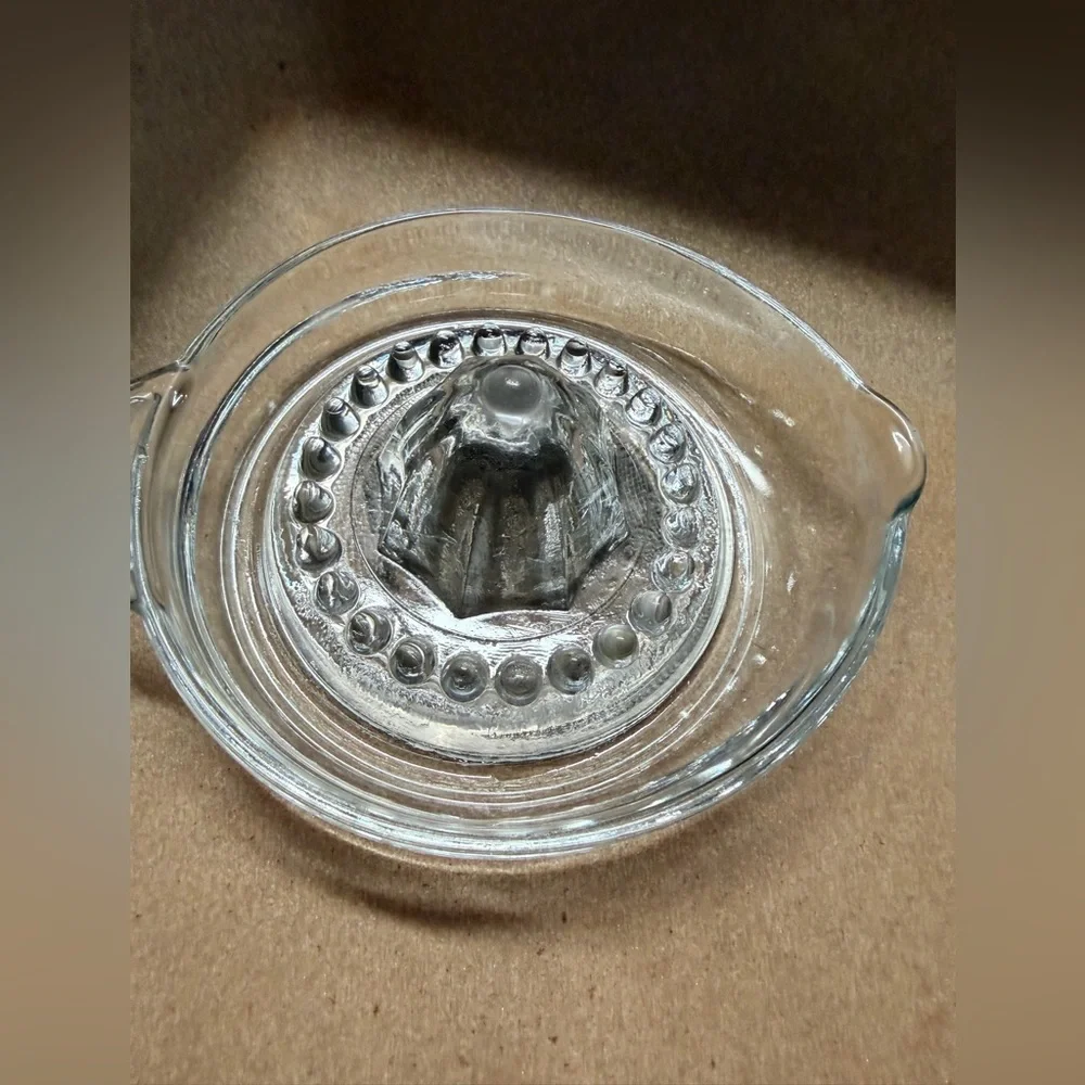 Vintage‎ Clear Glass Citrus Juicer Reamer Made in Mexico